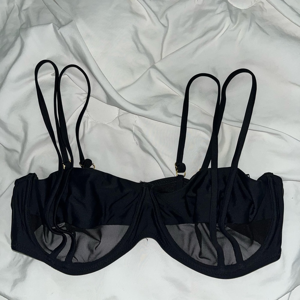 PRETTYLITTLETHING MESH CUPPED BIKINI TOP